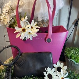 Berry Versa Tote S/M plus Wristlet Wallet Set